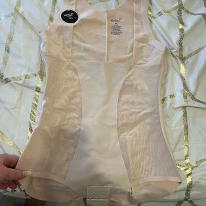 NWT Under Where? Nude color shape ware. XL